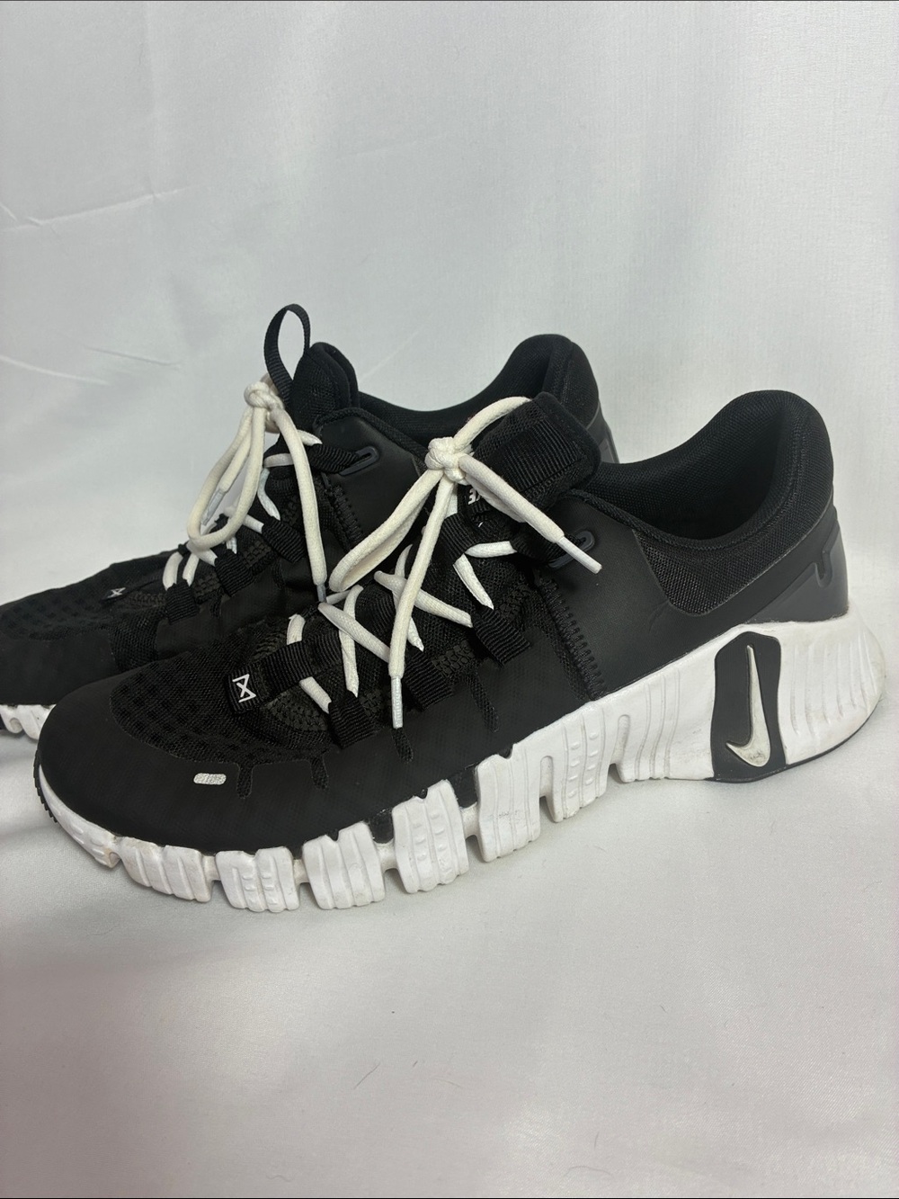Nike Free Metcon 5 Black and White Running Shoes size 9